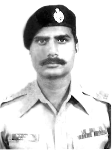 S.N SINGH 32 RR